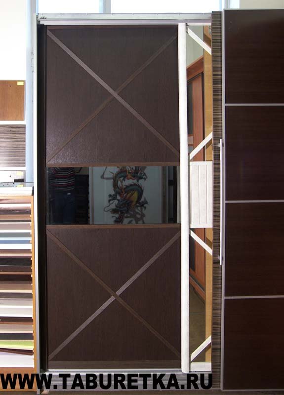 Раздвижная дверь для шкафа купе с декоративными крестообразными накладками. Профиль Laguna (Italum), цвет Венге Люкс