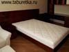 Кровать, изготовленной вместе со шкафами купе
